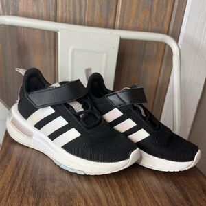 Black Cloud Foam girls Adidas size 1.5